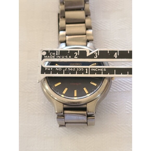 1990's VTG SEIKO Titanium Men's Date Watch Model 7N42-8109 - Need 371 Batt - Picture 7 of 9